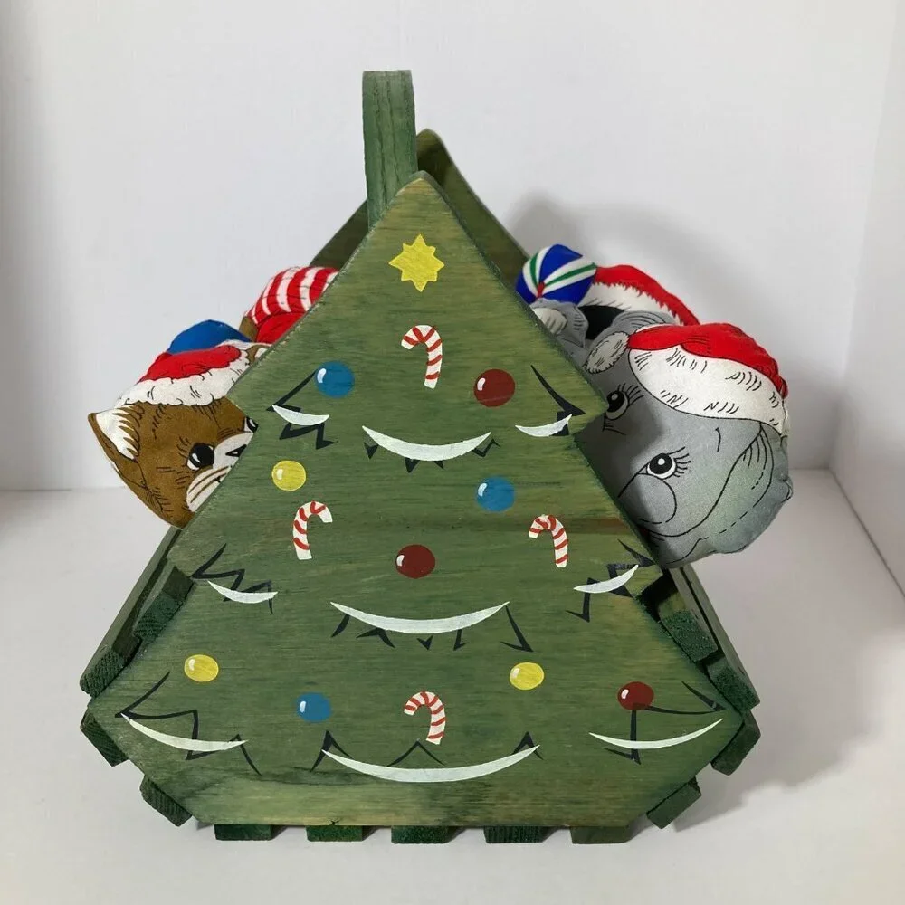 Wooden Christmas Tree Basket Sawmill Critters Selmer TN Handmade Critters 9 x 10